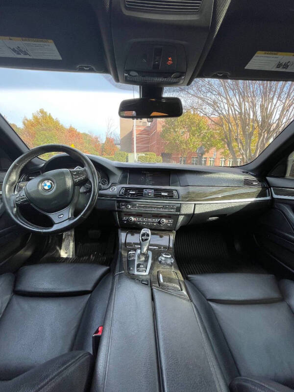 2013 BMW 5 Series 550i photo 15