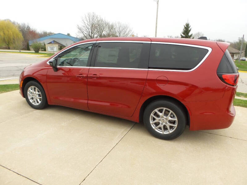 2025 Chrysler Voyager LX