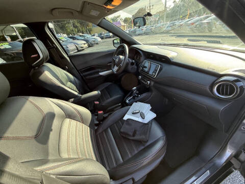 2019 Nissan Kicks SR