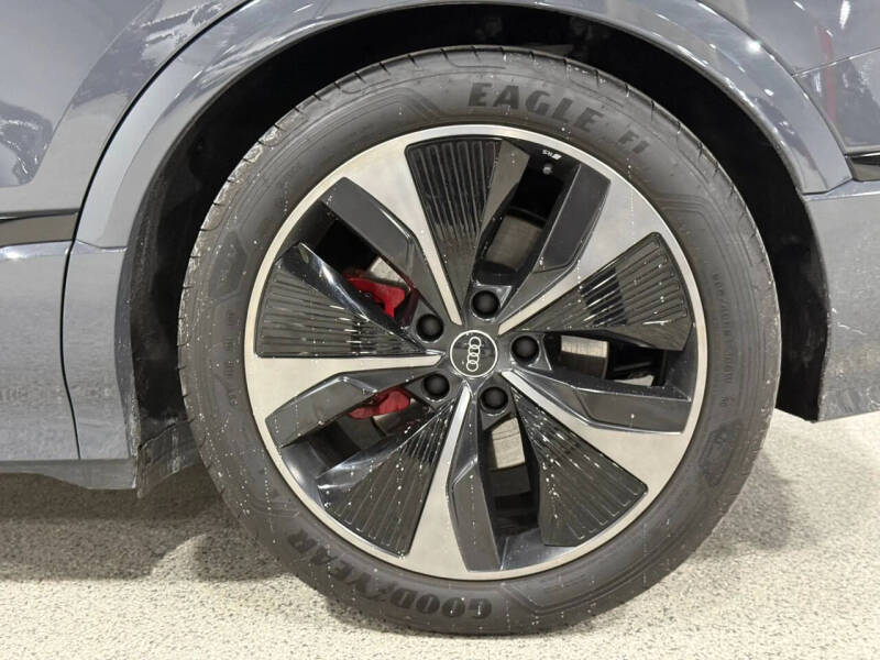 2025 Audi SQ6 e-tron quattro Prestige