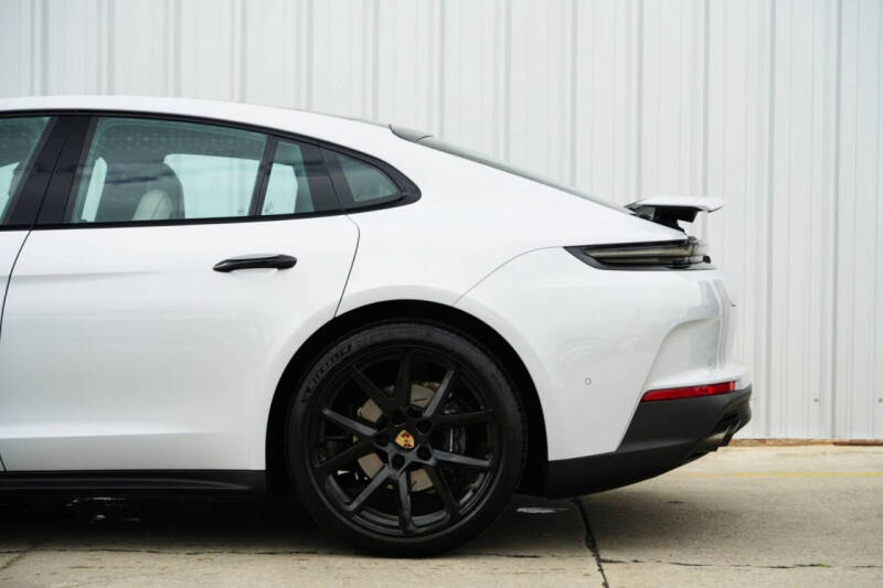 2024 Porsche Panamera 4