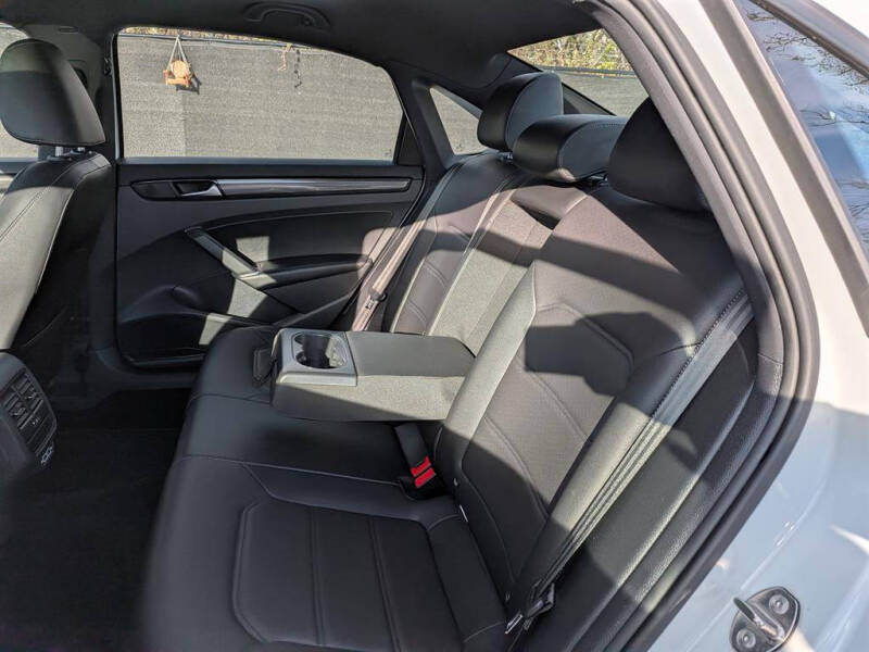 2021 Volkswagen Passat R-Line