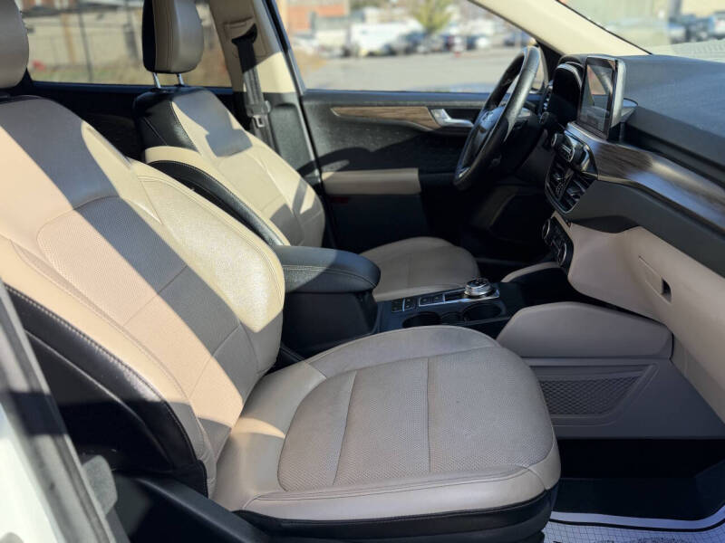 2020 Ford Escape Titanium