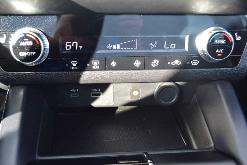 2023 Mitsubishi Outlander PHEV SE