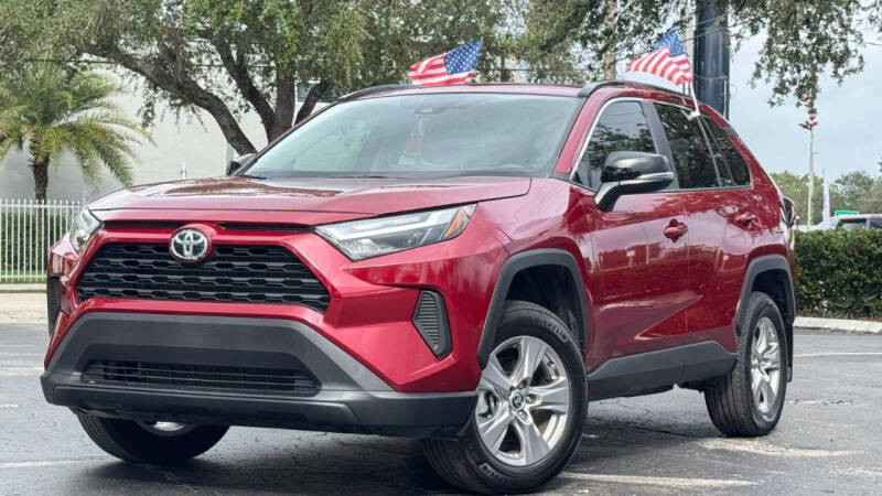 2025 Toyota RAV4 XLE's photo