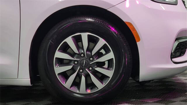 2024 Chrysler Pacifica Plug-In Hybrid Select