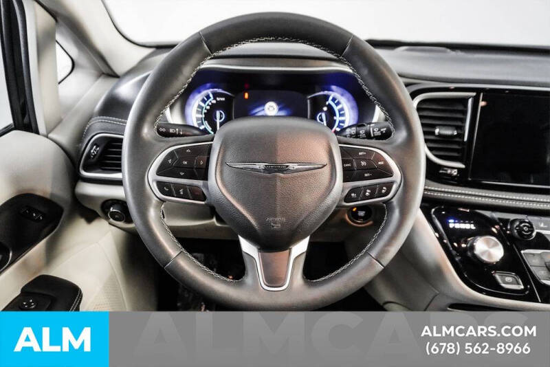 2024 Chrysler Pacifica Plug-In Hybrid Select