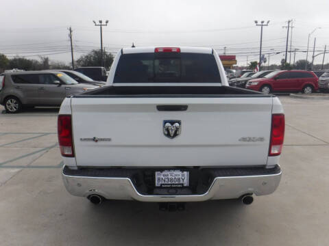 2016 RAM 1500 SLT