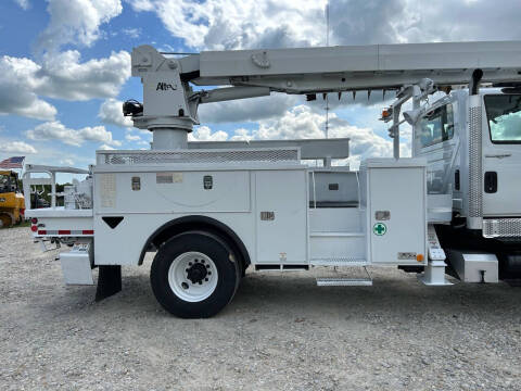 2013 International 7300 Digger Derrick Truck