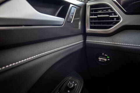 2026 Volkswagen Taos SE Black