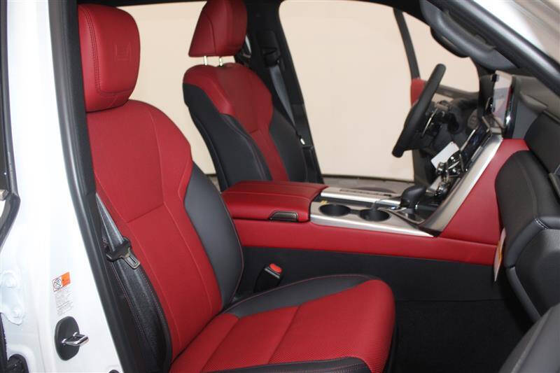 2025 Lexus LX 700h F SPORT Handling