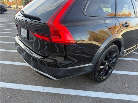 2020 Volvo V90 Cross Country T6