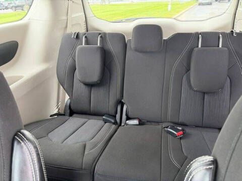 2022 Chrysler Voyager LX