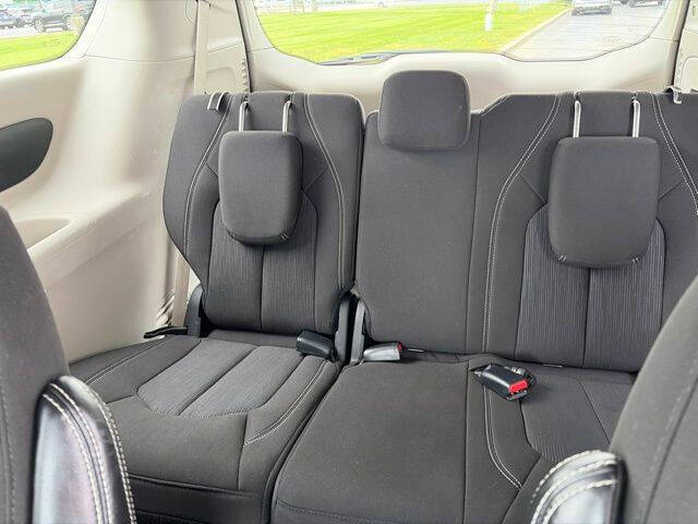 2022 Chrysler Voyager LX