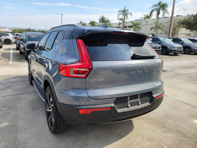 2022 Volvo XC40 T5 R-Design