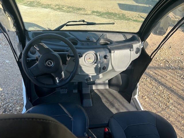 2024 GEM e6 6 Passenger Electric LSV