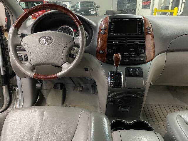 2004 Toyota Sienna XLE Limited 7 Passenger