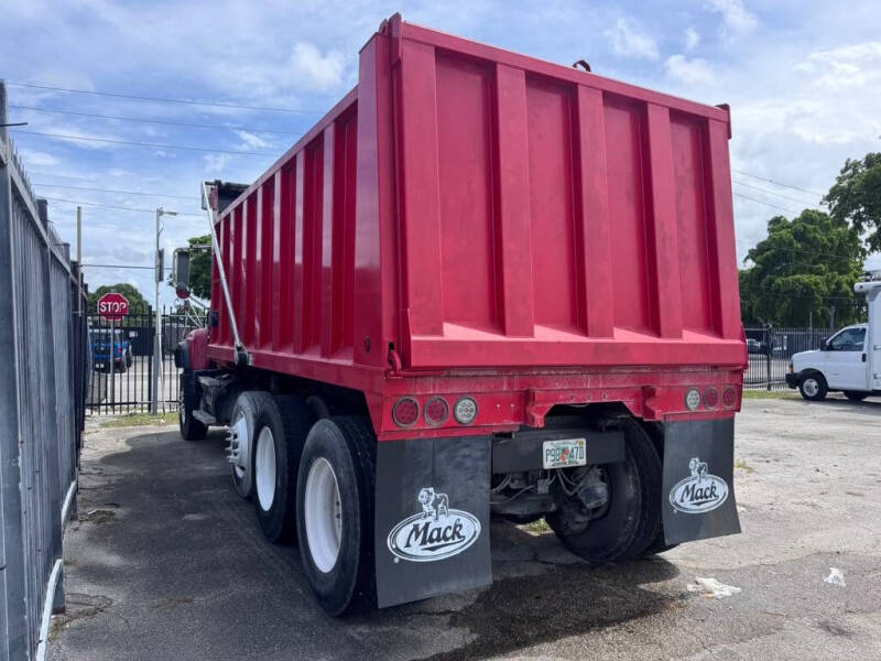 2007 Mack CV713