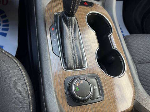 2017 GMC Acadia SLE-2