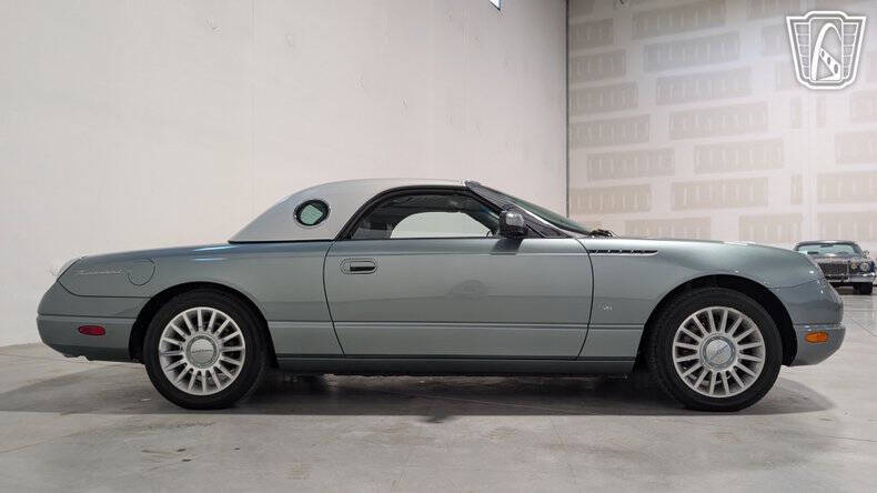2004 Ford Thunderbird