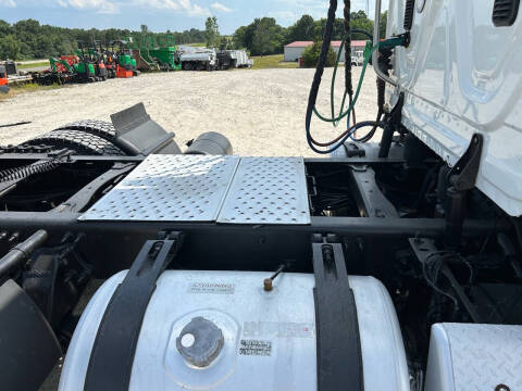 2016 Freightliner Cascadia 113 Semi Truck