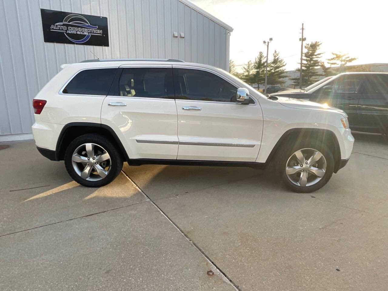 2012 Jeep Grand Cherokee for sale at Auto Connection in Waterloo, IA