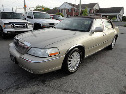 2005 Lincoln Town Car for sale at McAlister Motor Co. in Easley SC