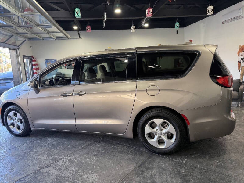 2018 Chrysler Pacifica Hybrid Touring Plus