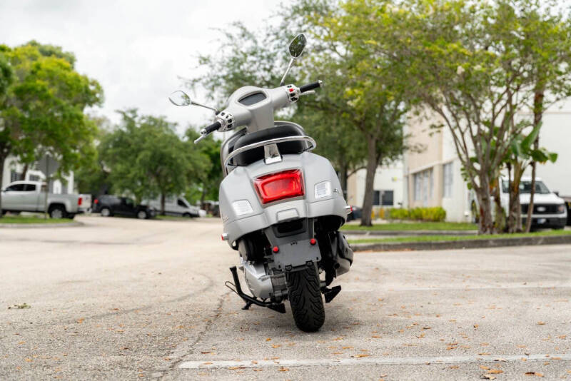 2023 Vespa 300