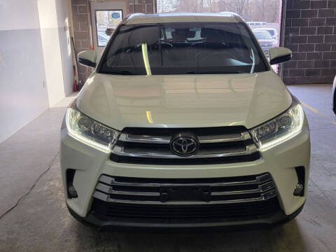 2018 Toyota Highlander for sale at RW Motors in Merriam KS