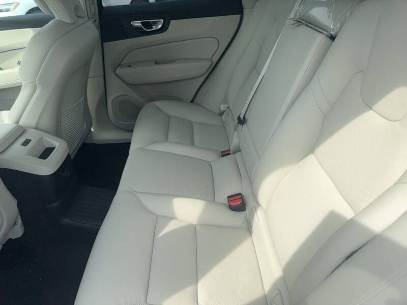 2025 Volvo XC60 T8 Plus Dark Theme