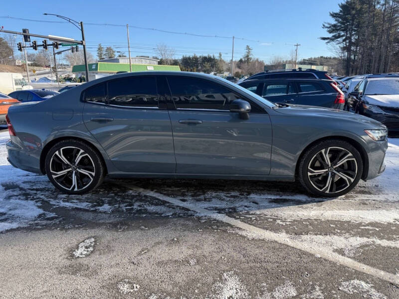 2024 Volvo S60 B5 Plus Dark Theme