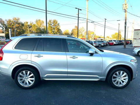 2016 Volvo XC90 T6 Momentum