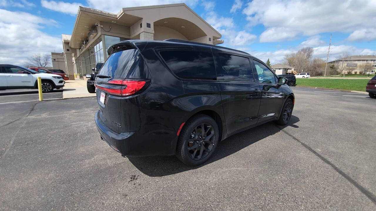 2024 Chrysler Pacifica for sale at Victoria Auto Sales in Victoria, MN