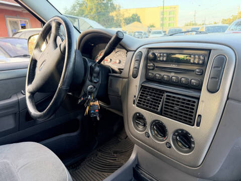 2004 Ford Explorer XLT