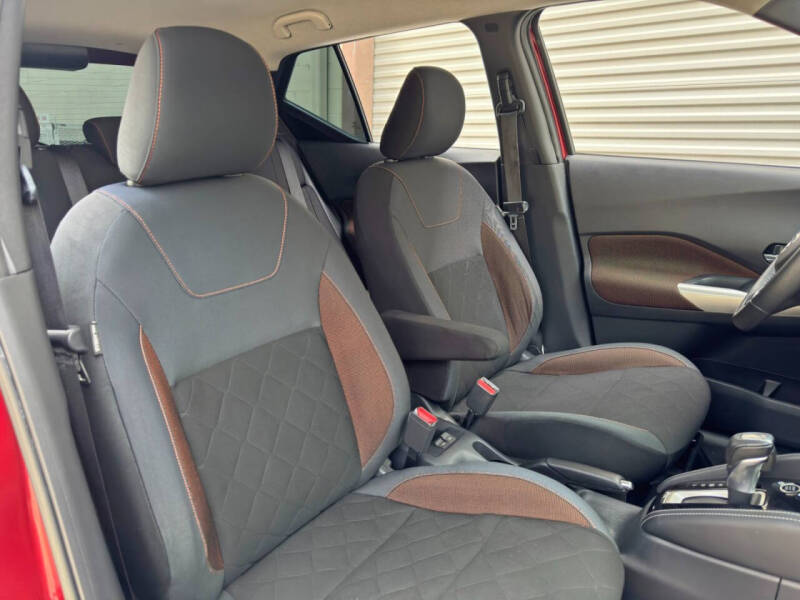 2020 Nissan Kicks SR