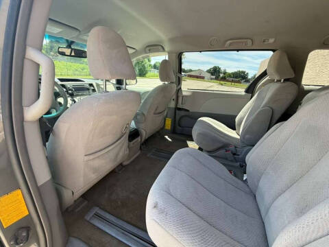 2012 Toyota Sienna LE 8-Passenger
