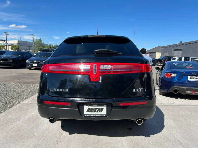 2018 Lincoln MKT Premiere