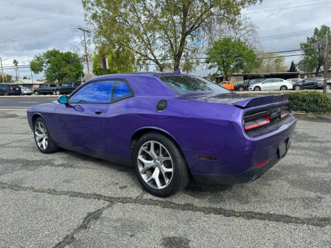 2016 Dodge Challenger SXT Plus