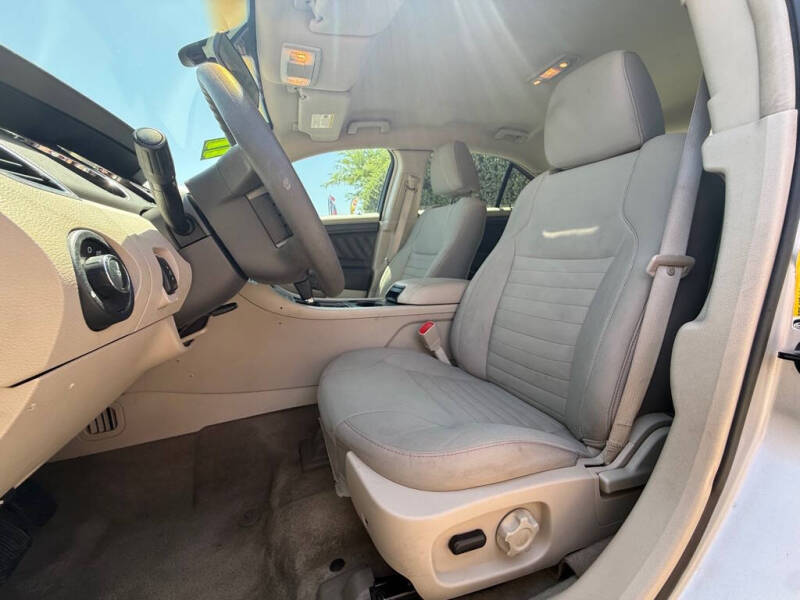 2011 Ford Taurus SE