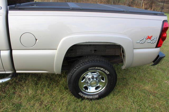 2004 Chevrolet Silverado 2500HD LS photo 10