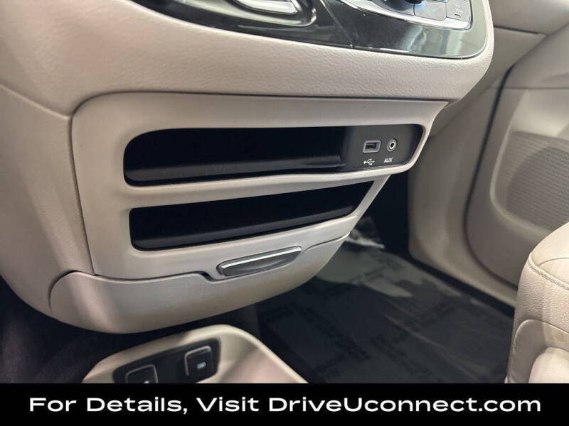 2017 Chrysler Pacifica Touring-L