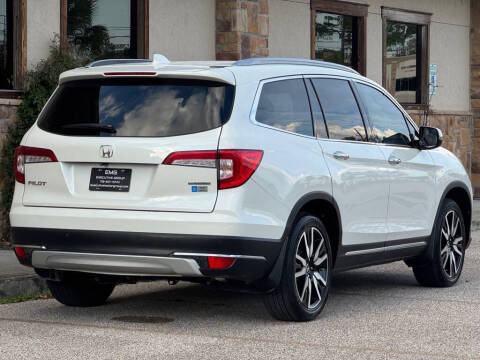 2019 Honda Pilot Touring w/Rear Captain's Chairs