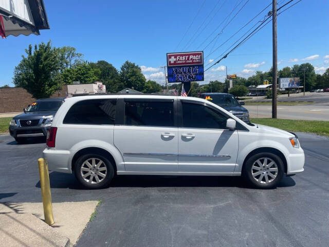 2016 Chrysler Town and Country for sale at Michael Johnson @ Allens Auto Sales Hopkinsville in Hopkinsville, KY