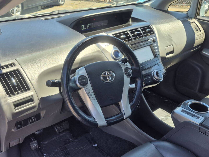 2013 Toyota Prius v Five - Photo 12