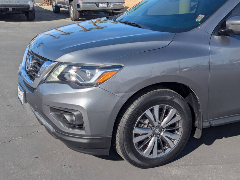 2020 Nissan Pathfinder SV