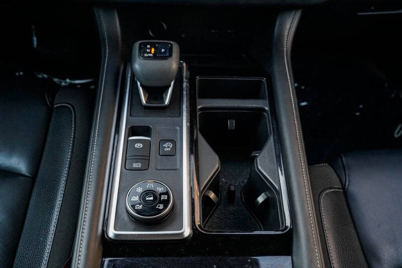 2022 Nissan Pathfinder SL