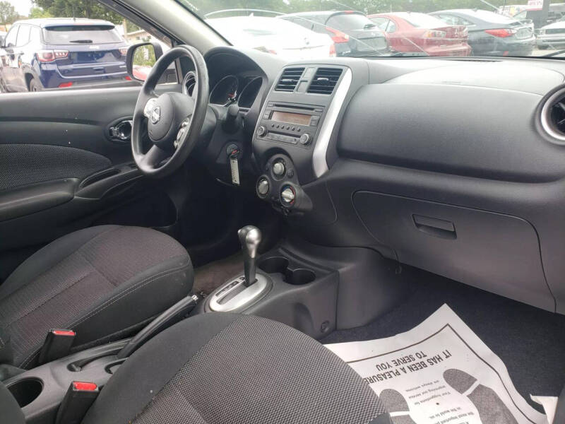 2014 Nissan Versa Sedan SV photo 12