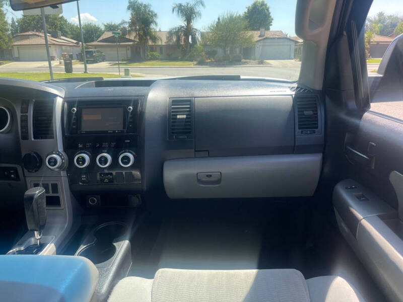 2016 Toyota Sequoia SR5