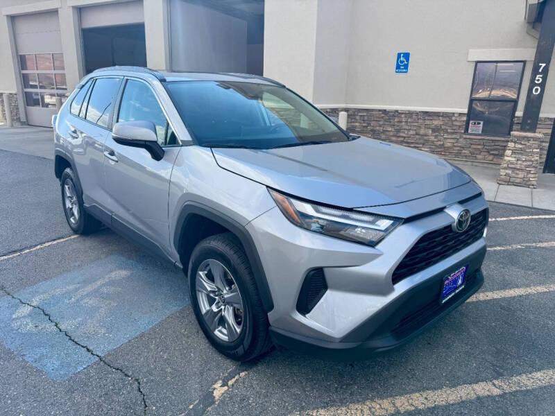 2024 Toyota RAV4 XLE's photo